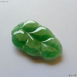冰糯種陽綠起熒光翡翠精品葉子掛件 自然與工藝的完美融合